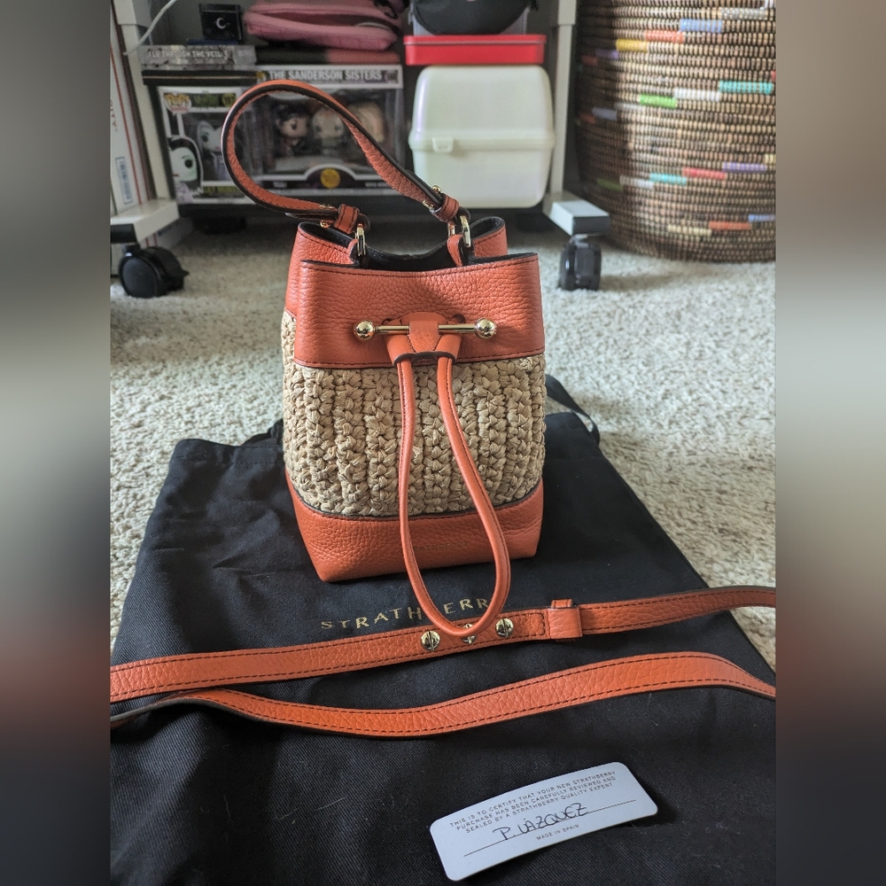 EUC - Strathberry Spring/Summer '24 Marmalade Raffia Osette
